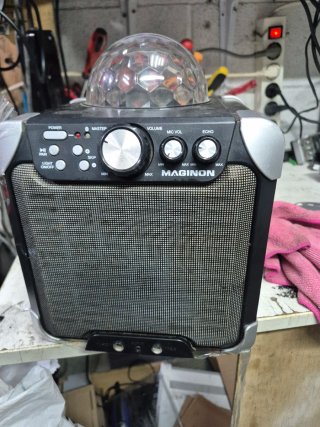 Altavoz con bola de discoteca