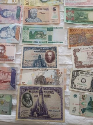 Lote 35 Billetes Variados del Mundo
