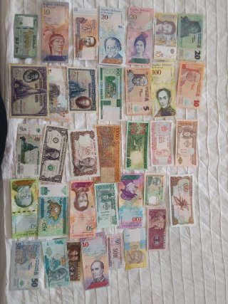 Lote 35 Billetes Variados del Mundo
