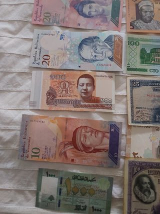 Lote 35 Billetes Variados del Mundo