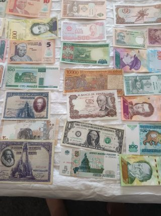 Lote 35 Billetes Variados del Mundo