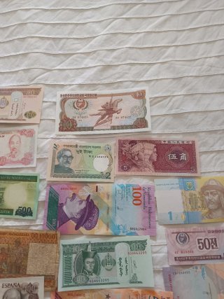 Lote 35 Billetes Variados del Mundo