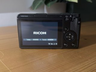 Ricoh GR III + 3 batterie + scatola originale.