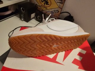 Zapatillas Nike Beige y Blancas