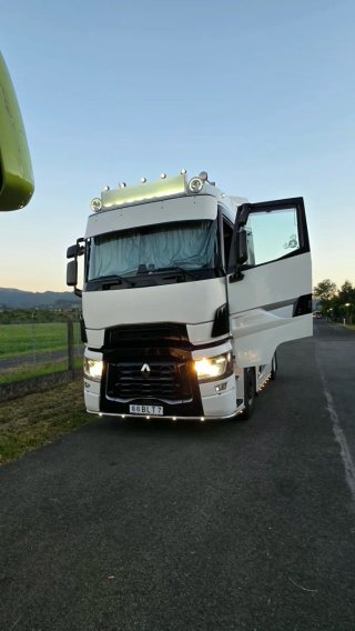 Focos camión Renault y Volvo