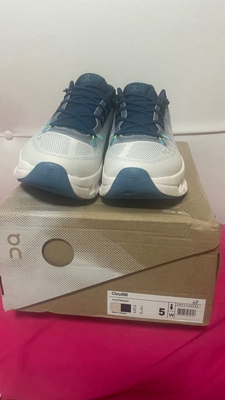 Zapatillas On Cloud sin estrenar. Talla 37