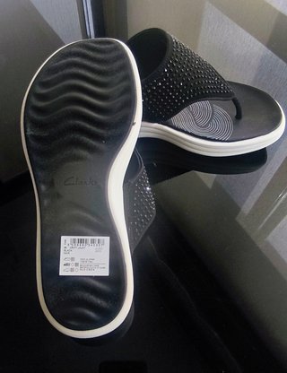 Sandalias cuña Clarks Drift negras T.36, nuevas
