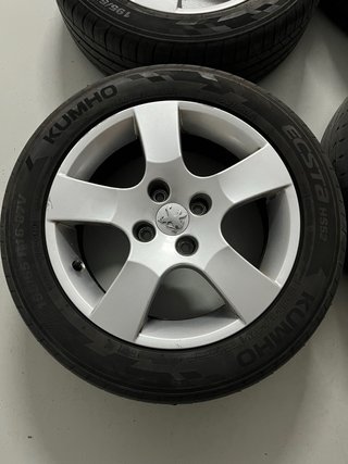 Llanta Peugeot Kumho Ecsta HS52 195/55 R16 87V