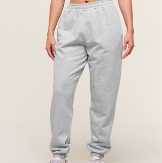 Conjunto Gymshark Gris Sudadera y Pantalón