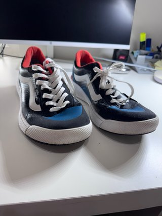 Zapatillas Vans Negras, Azules y Rojas