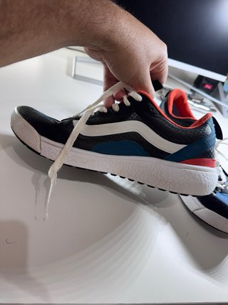 Zapatillas Vans Negras, Azules y Rojas