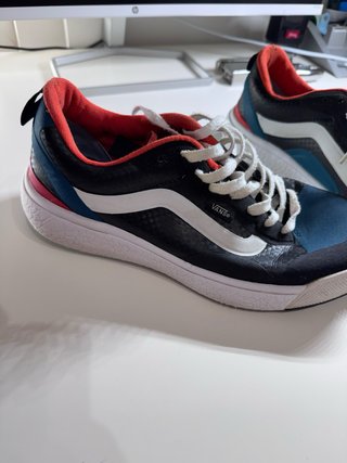 Zapatillas Vans Negras, Azules y Rojas