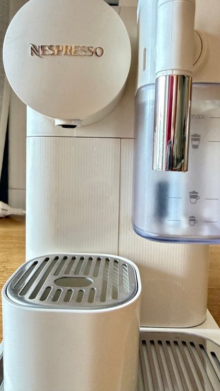 Cafetera Nespresso Lattissima One Blanca