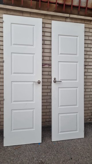 2 Puertas Blancas con 4 Paneles