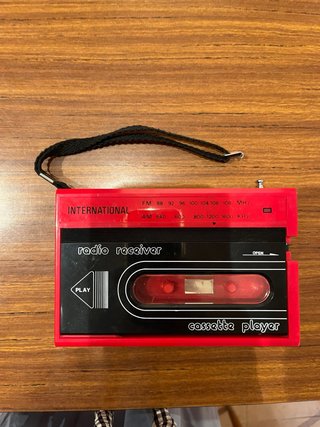 Reproductor Cassette y Radio International Rojo