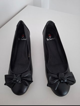 Zapatos negros con lazo
