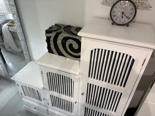 Mueble escalonado pino lacado blanco