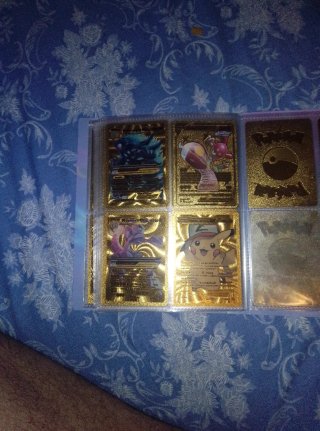 Cartas Pokémon de metal y oro falso (NEGOCIABLE)