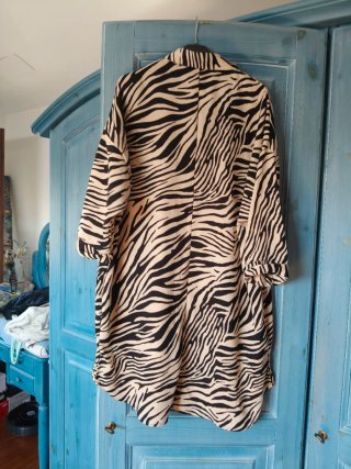 Maxi camicia zebrata beige e nera