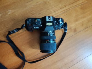 Nikon F-301 con obiettivo