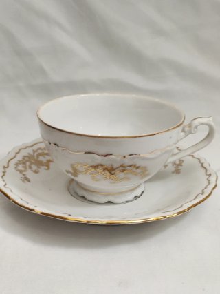 Taza y platillo de porcelana vintage dorado