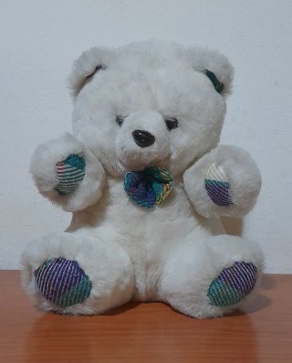 5 Osos de peluche prácticamente nuevos.