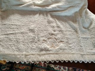 Tovaglia vintage beige con pizzo