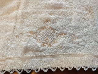 Tovaglia vintage beige con pizzo