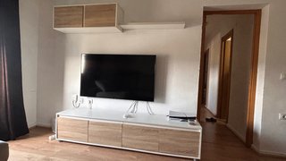 Mueble TV salón blanco y madera