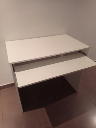 Escritorio blanco para habitación juvenil en perfe