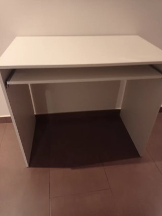 Escritorio blanco para habitación juvenil en perfe
