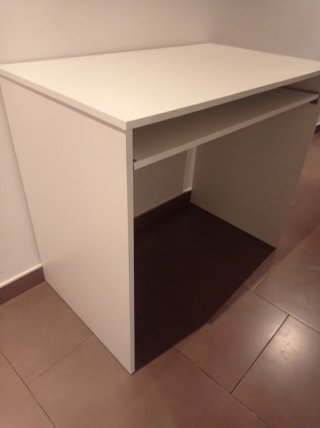 Escritorio blanco para habitación juvenil en perfe