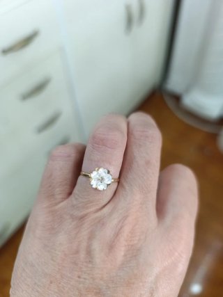 Anillo oro 18k flor blanca de nácar ajustable