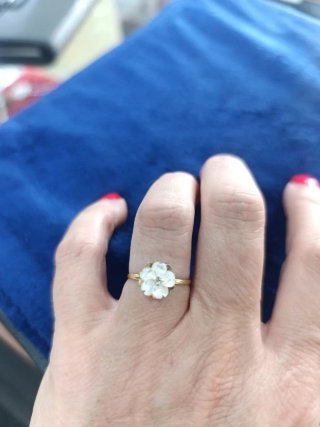 Anillo oro 18k flor blanca de nácar ajustable