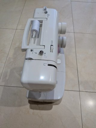 Singer® Máquina de coser 323 L