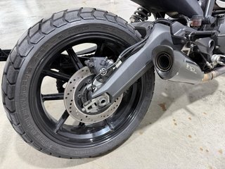 Ducati Scrambler Negra y Blanca