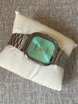 Reloj Casio Vintage Plateado y Azul Turquesa