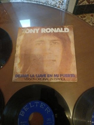 Vinilos vintage y toca discos antiguos