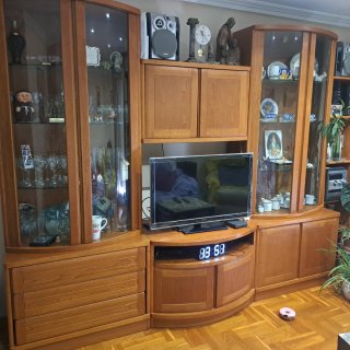Mueble salón madera y cristal