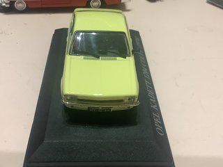 Coche Opel Kadett 1204 Coupe 1976 1/43