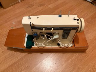 Máquina de coser Sigma blanca