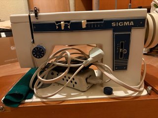 Máquina de coser Sigma blanca