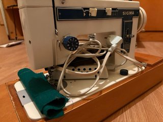 Máquina de coser Sigma blanca