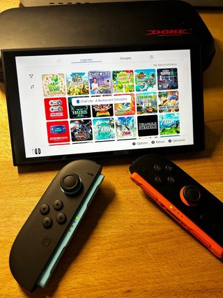 Nintendo Switch Nera + Custodia Dobe