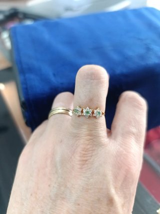 Anillo oro 18k con esmeraldas y circonitas