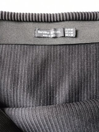 Falda corta Bershka Talla M Negra