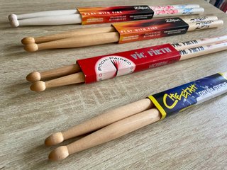 4 Pares de Baquetas Zildjian y Vic Firth (Cheetah)
