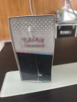ETB Evoluciones Prismáticas Caja Entrenador Elite