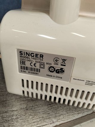 Maquina de coser overlock Singer