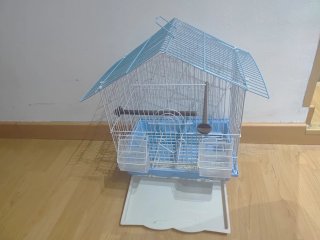 Jaula para pájaros con accesorios